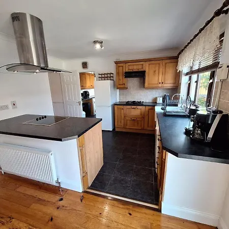 Spacious 4br Sleeps 8 Parking * Waterford