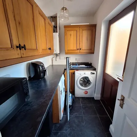 Spacious 4br Sleeps 8 Parking Holiday home Waterford