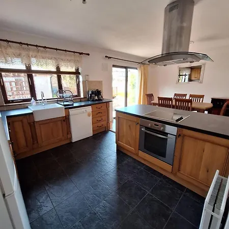 Spacious 4br Sleeps 8 Parking * Waterford